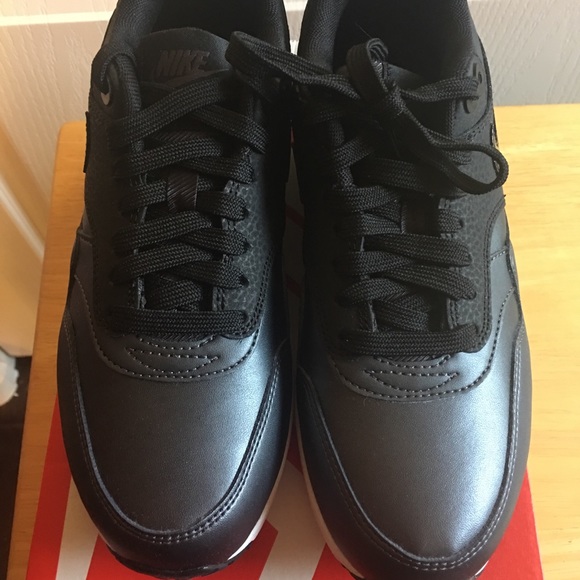 Women’s Nike Air Max 1 Ultra sneakers - Picture 3 of 3